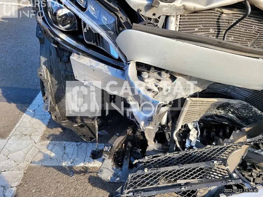 Photo 2 of 18: 2018 Mercedes-Benz C200 d, VIN WDDWF3HBXJR336418 — Korean insurance auction