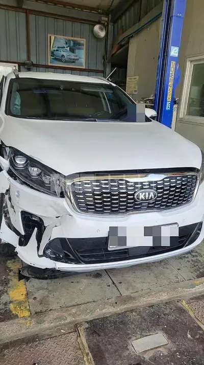 Photo 1 of 15: 2018 Kia Sorento 2.2 4WD — Korean insurance auction