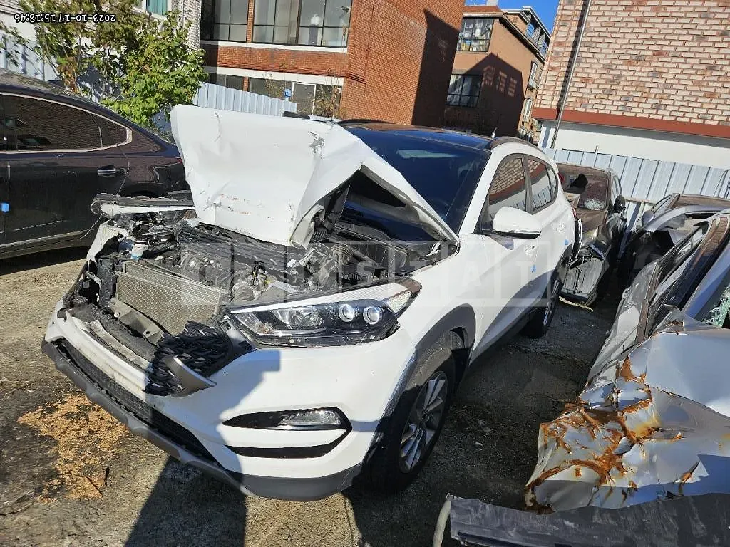 Photo 2 of 7: 2016 Hyundai Tucson TL 1.7, VIN KMHJ3815GHU277622 — Korean insurance auction