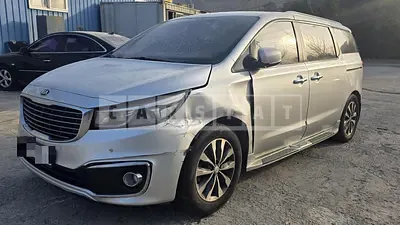 Photo 1 of 5: 2015 Kia Carnivals — Korean insurance auction