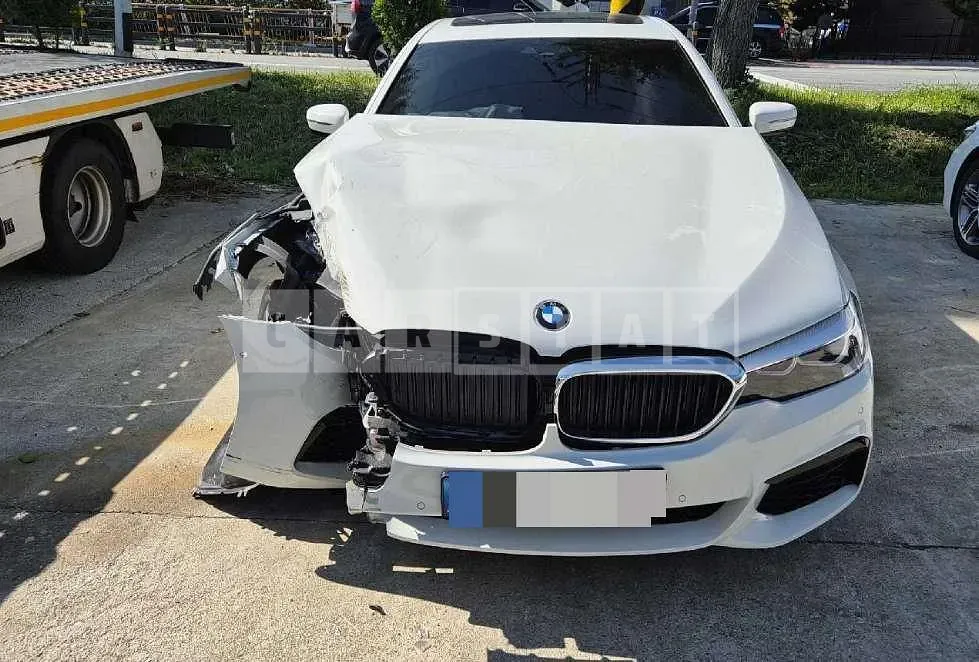 Photo 2 of 18: 2017 BMW 520d — Korean insurance auction