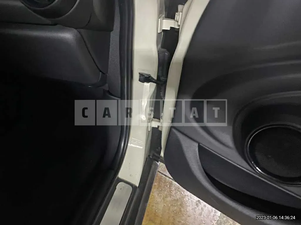 Photo 2 of 16: 2015 MINI Cooper Five-Door, VIN WMWXS5101F2B06328 — Korean insurance auction