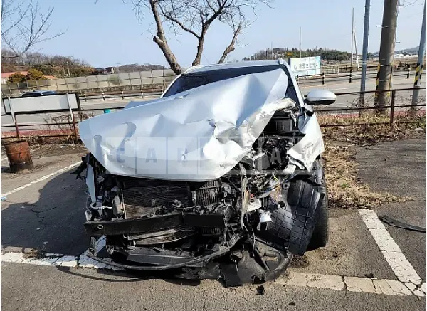 Photo 2 of 13: 2016 Hyundai Tucson, VIN KMHJ3815GGU185118 — Korean insurance auction