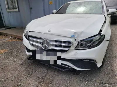 Photo 1 of 16: 2019 Mercedes-Benz E300 4Matic, VIN WDDZF4KB1KA658828 — Korean insurance auction