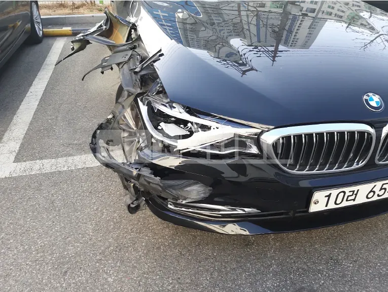 Photo 2 of 25: 2018 BMW 530i, VIN WBAJD310XJWC97852 — Korean insurance auction