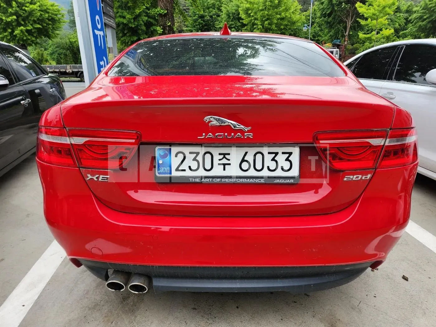Photo 2 of 13: 2018 Jaguar XE 20d — Korean insurance auction