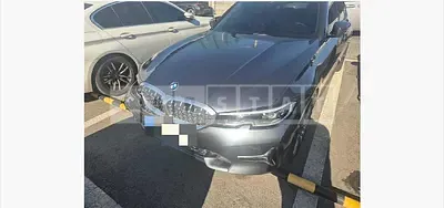 Photo 1 of 25: 2021 BMW 320i — Korean insurance auction
