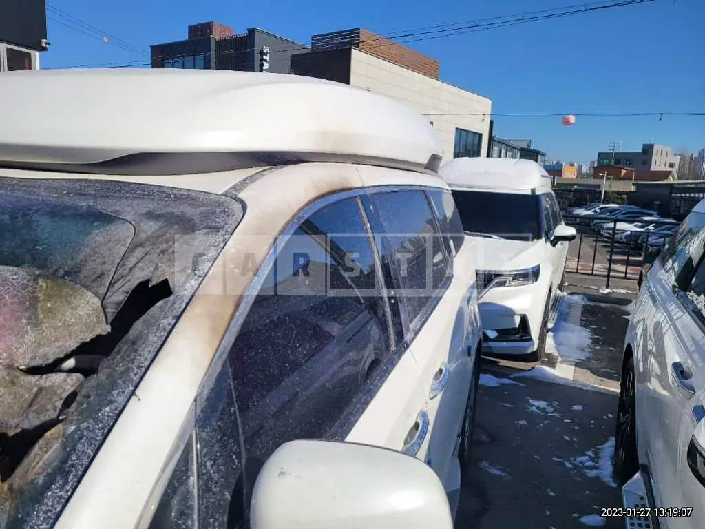 Photo 2 of 18: 2018 Kia Carnival, VIN KNAMC81ABJS363076 — Korean insurance auction