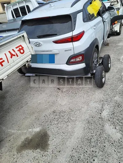 Photo 1 of 12: 2019 Hyundai Kona Electric, VIN KMHK281GFLU066743 — Korean insurance auction
