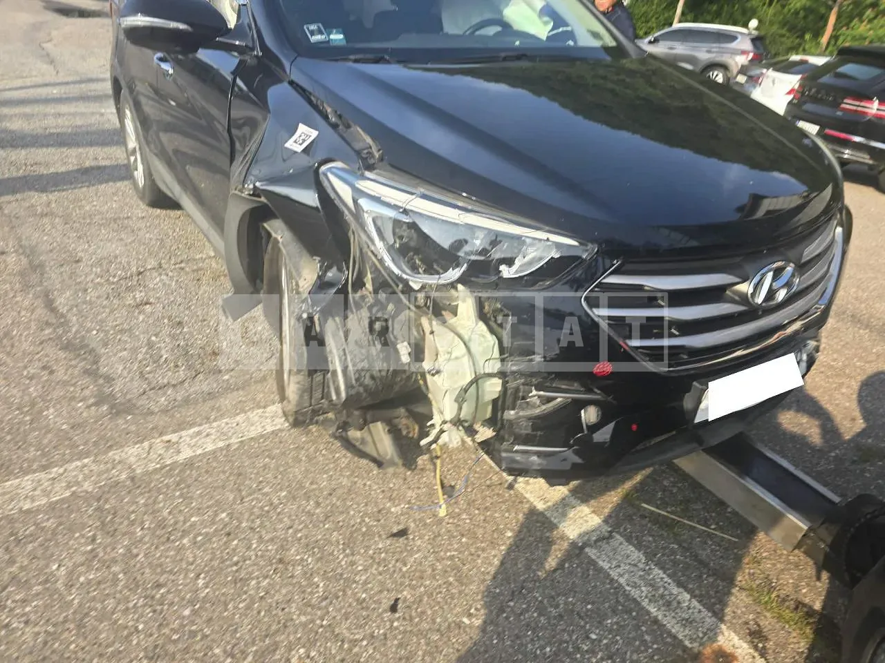 Photo 2 of 11: 2016 Hyundai Santa Fe, VIN KMHSW81UBGU631165 — Korean insurance auction