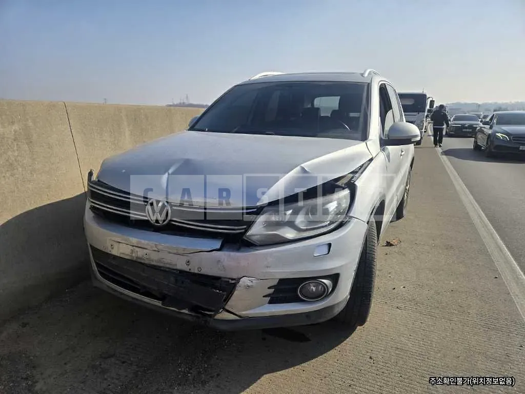 Photo 2 of 4: 2015 Volkswagen Tiguan 2.0 TDI Blue Motion — Korean insurance auction