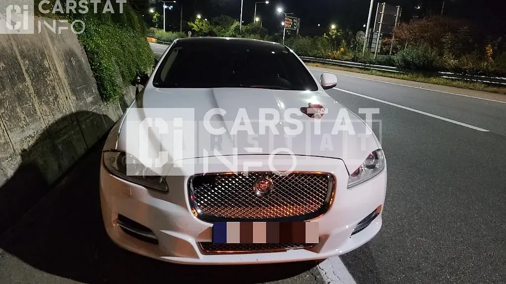 Photo 2 of 7: 2014 Jaguar XJ 5.0SC — Korean insurance auction