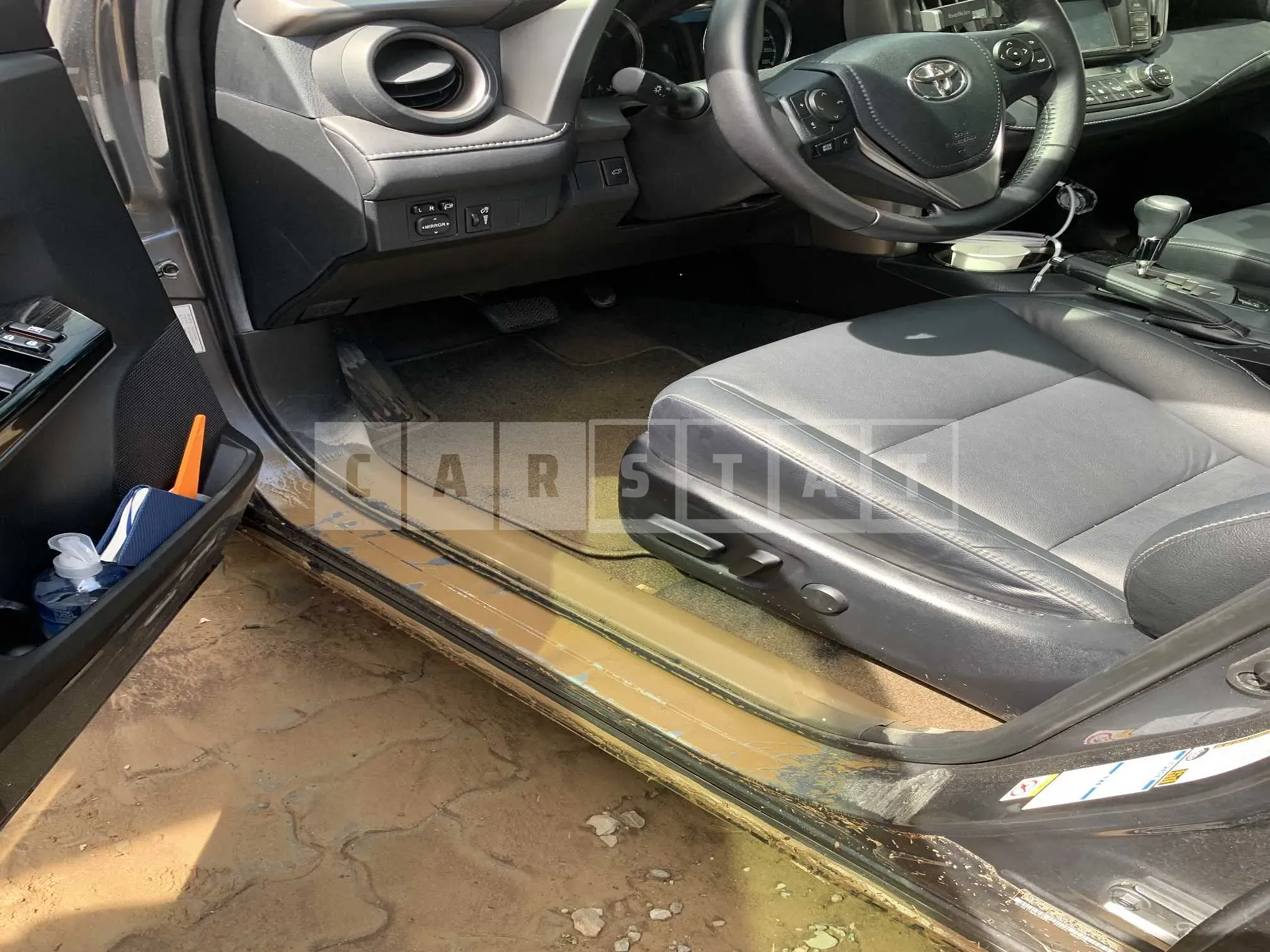Photo 2 of 4: 2017 Toyota RAV4 Hybrid, VIN JTMDJREV8HD070261 — Korean insurance auction