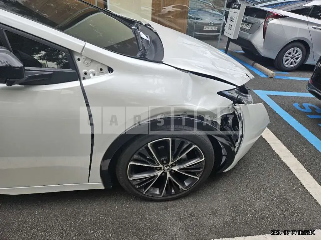 Photo 2 of 26: 2024 Toyota Prius — Korean insurance auction