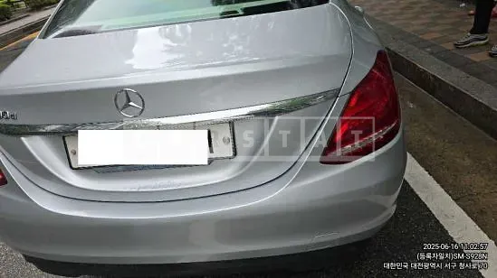 Photo 2 of 9: 2018 Mercedes-Benz C 200d — Korean insurance auction