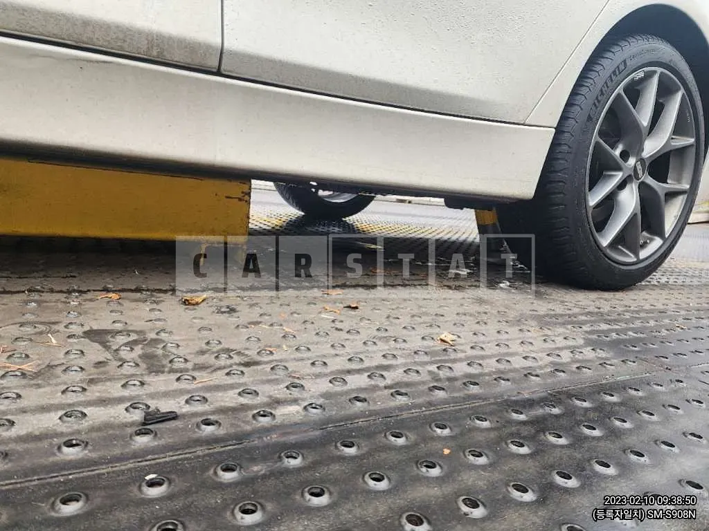 Photo 2 of 19: 2016 BMW 320d, VIN WBA8C5109GK639558 — Korean insurance auction