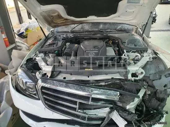 Photo 2 of 10: 2020 Mercedes-Benz E300 e 4Matic — Korean insurance auction