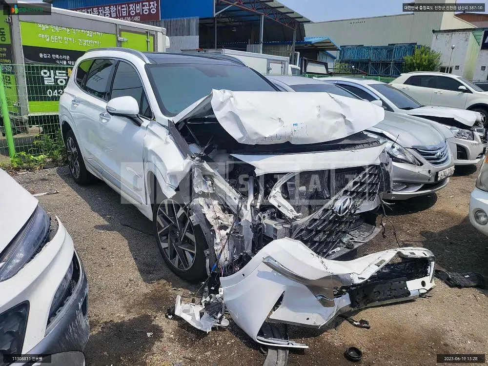 Photo 2 of 12: 2021 Hyundai Santa Fe, VIN KMHS581LGMU381902 — Korean insurance auction