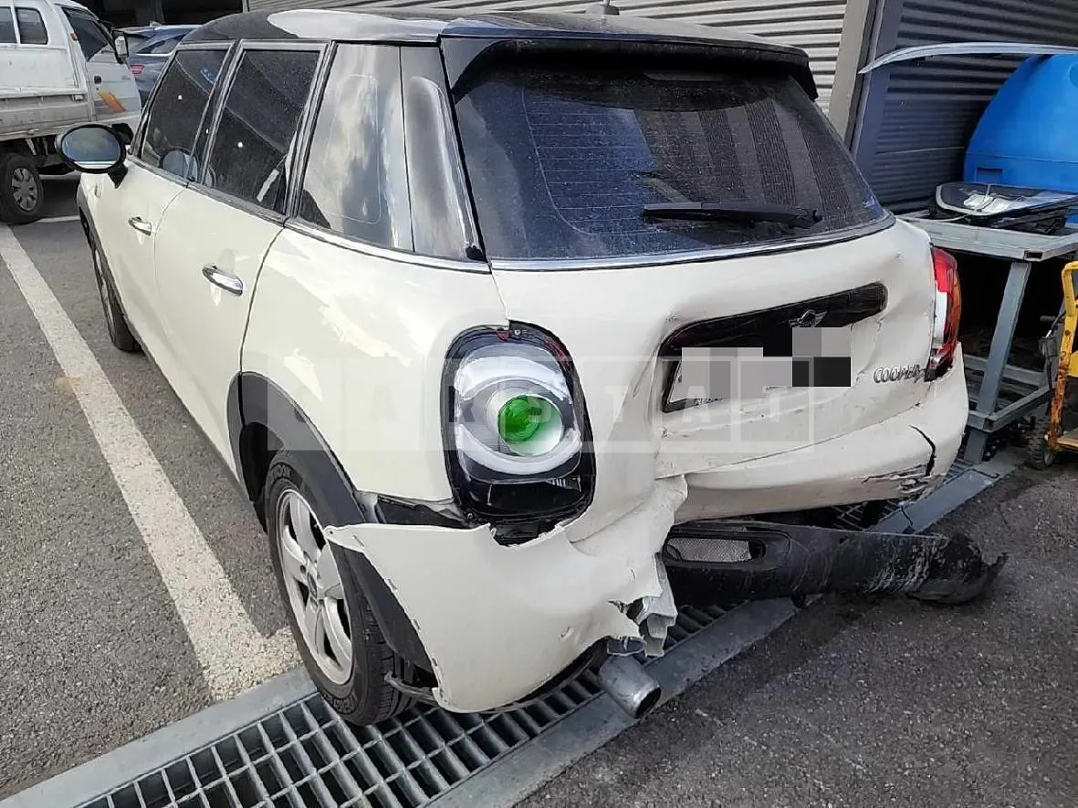 Photo 2 of 7: 2016 MINI Cooper D Five-Door, VIN WMWXT3102G2E25949 — Korean insurance auction