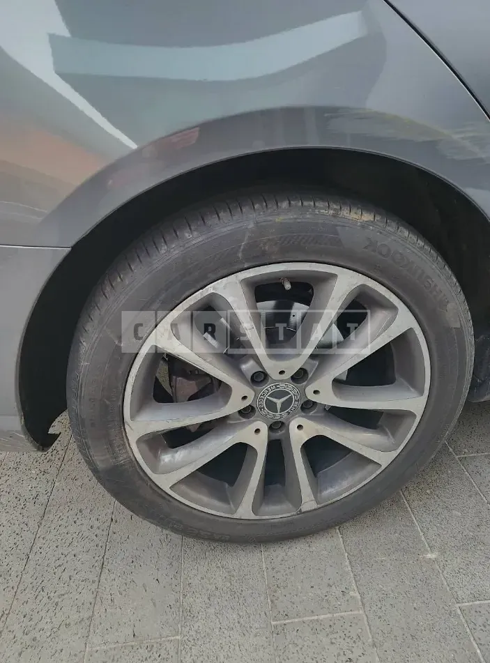 Photo 2 of 9: 2019 Mercedes-Benz E300 4Matic, VIN WDDZF4KB6KA528785 — Korean insurance auction