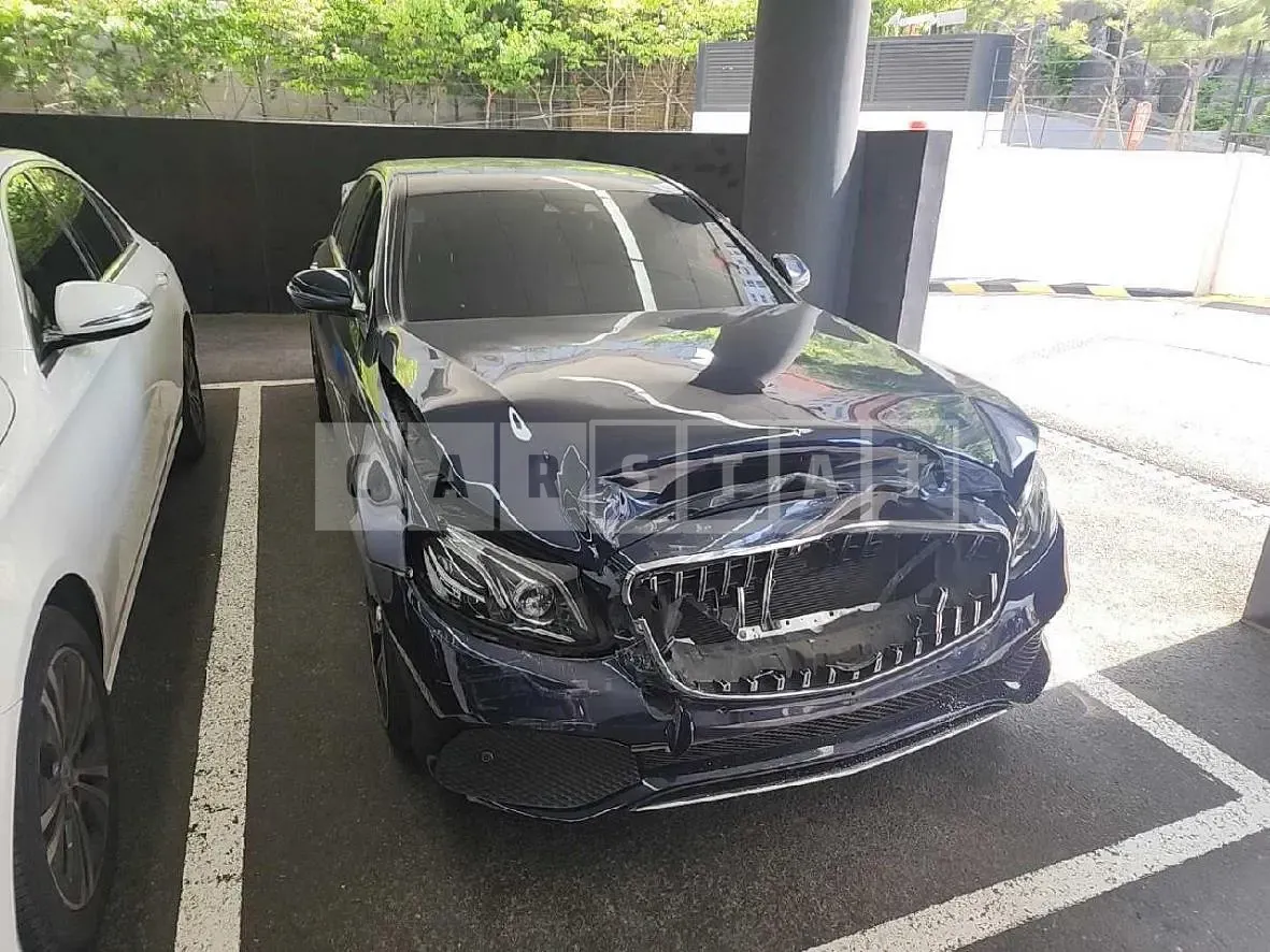 Photo 2 of 43: 2017 Mercedes-Benz E220 d 4Matic, VIN WDDZF0FB8HA189054 — Korean insurance auction