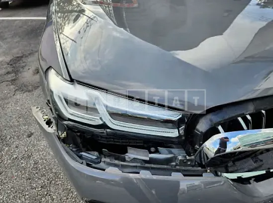 Photo 2 of 13: 2021 BMW 520i — Korean insurance auction