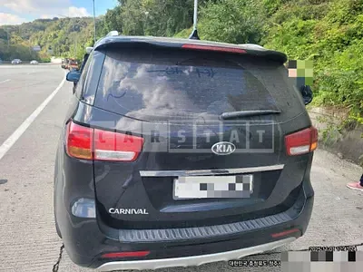 Photo 1 of 11: 2015 Kia Carnivals — Korean insurance auction