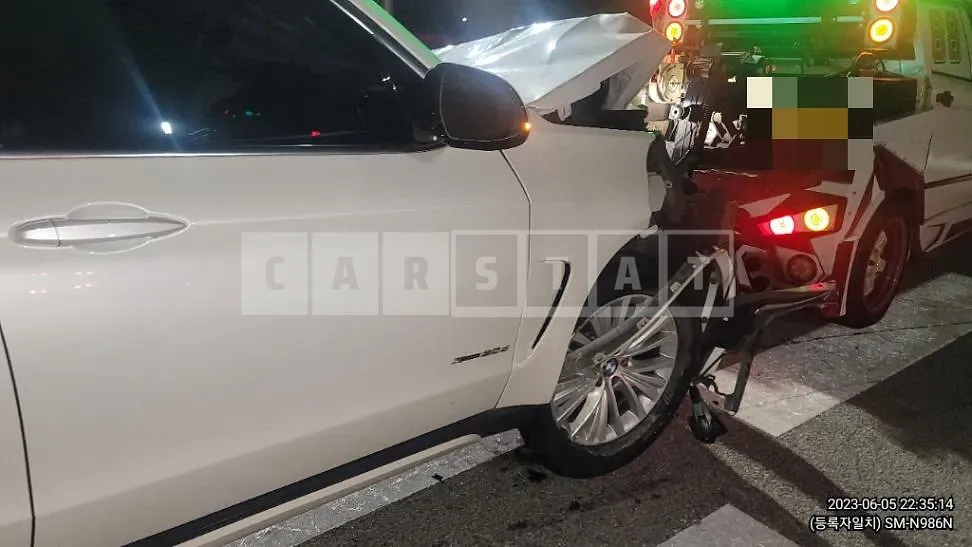 Photo 2 of 6: 2016 BMW X5 xDrive30d, VIN WBAKS4105G0H77521 — Korean insurance auction