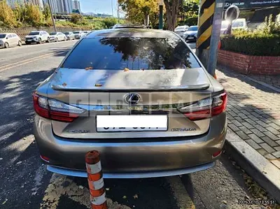 Photo 1 of 21: 2018 Lexus ES300h, VIN JTHBW1GG3J2166775 — Korean insurance auction