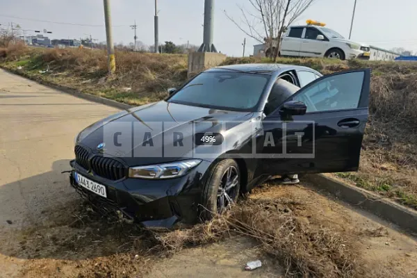 Photo 2 of 8: 2023 BMW 320i, VIN WBA61FS07PFN62392 — Korean insurance auction