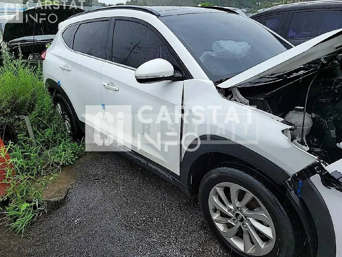 Photo 2 of 8: 2015 Hyundai Tucson 1.7 — Korean insurance auction