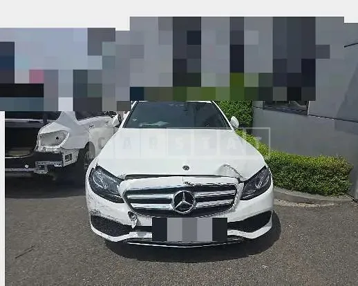 Photo 2 of 17: 2017 Mercedes-Benz E220 d — Korean insurance auction