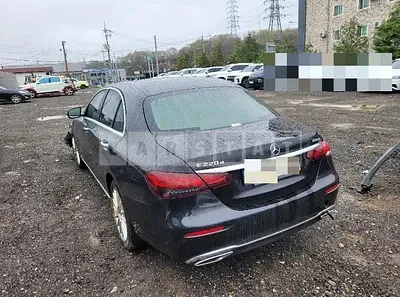 Photo 1 of 9: 2021 Mercedes-Benz E220 d 4Matic, VIN W1KZF0FB0MA933045 — Korean insurance auction