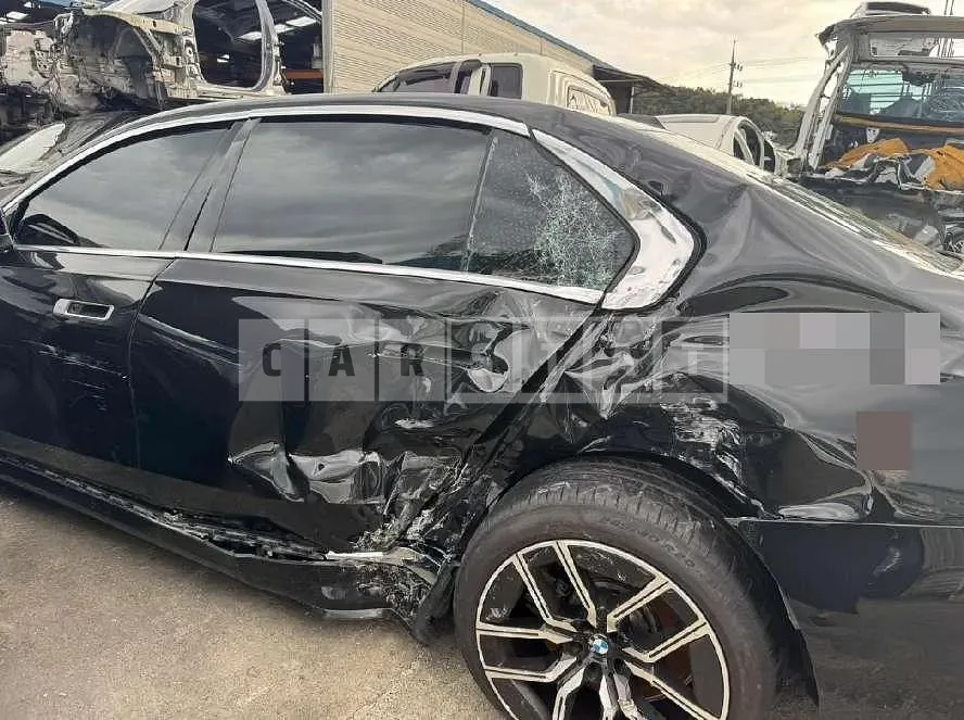Photo 2 of 27: 2023 BMW i7 eDrive50 — Korean insurance auction