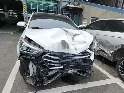 Photo 1 of 21: 2018 Hyundai Santa Fe, VIN KMHSW81UBJU804431 — Korean insurance auction