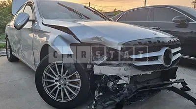Photo 1 of 34: 2015 Mercedes-Benz C 200, VIN WDDWF4CB3FF197304 — Korean insurance auction