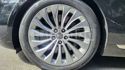 Photo 1 of 4: 2016 Genesis (parts) EQ900 Wheel, Headlamp — Korean insurance auction