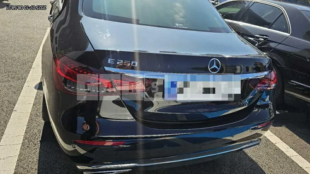 Photo 2 of 16: 2020 Mercedes-Benz E250 — Korean insurance auction
