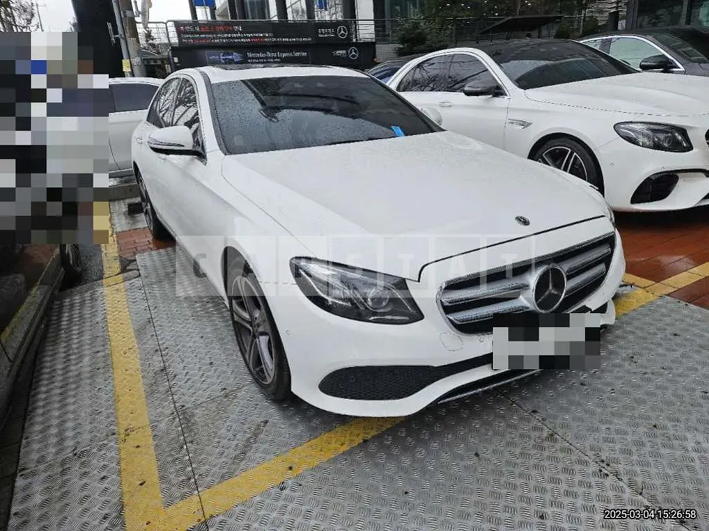 Photo 2 of 22: 2020 Mercedes-Benz E300 — Korean insurance auction