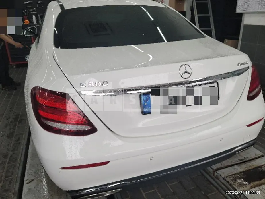Photo 2 of 9: 2018 Mercedes-Benz E300 4Matic — Korean insurance auction
