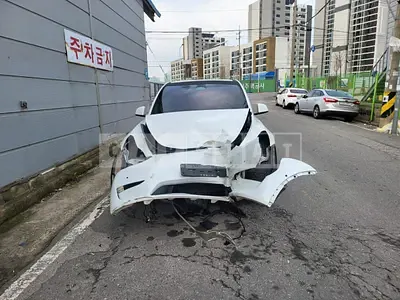 Photo 1 of 21: 2022 Tesla Model Y Long Range, VIN 7SAYGDEEXNF499539 — Korean insurance auction