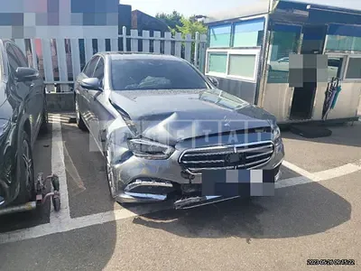 Photo 1 of 35: 2022 Mercedes-Benz E250, VIN W1KZF4FBXNB078731 — Korean insurance auction