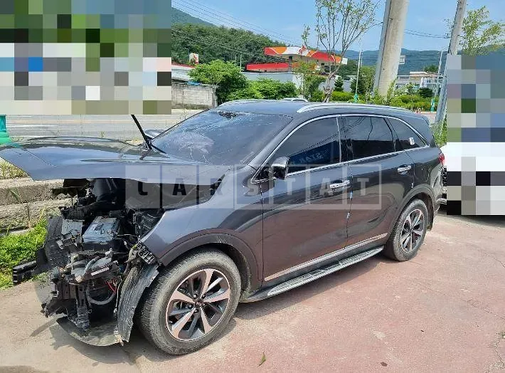 Photo 2 of 15: 2018 Kia Sorento, VIN KNAPG81ABJA451863 — Korean insurance auction