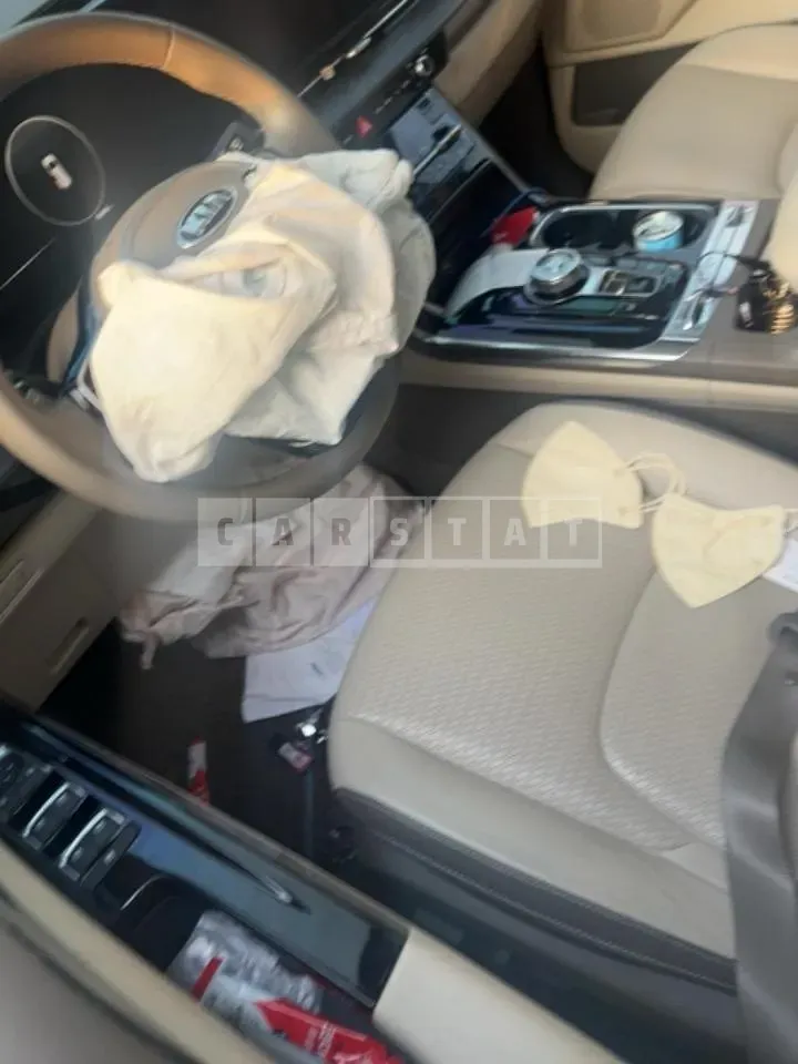 Photo 2 of 29: 2021 Kia Carnival, VIN KNANE81BBMS000820 — Korean insurance auction