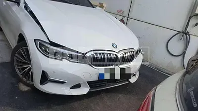 Photo 1 of 76: 2021 BMW 320i — Korean insurance auction
