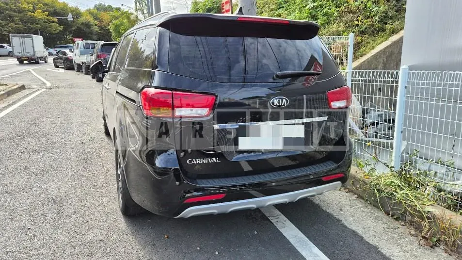 Photo 2 of 9: 2016 Kia Carnivals — Korean insurance auction