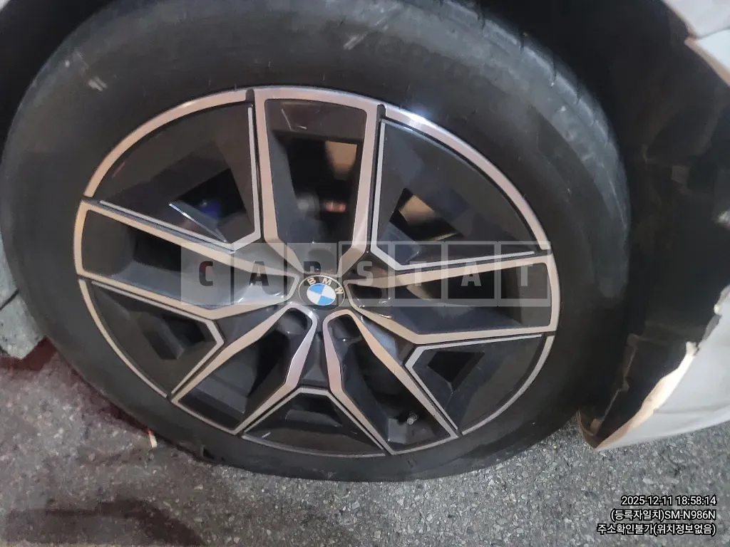 Photo 2 of 9: 2024 BMW 520i — Korean insurance auction