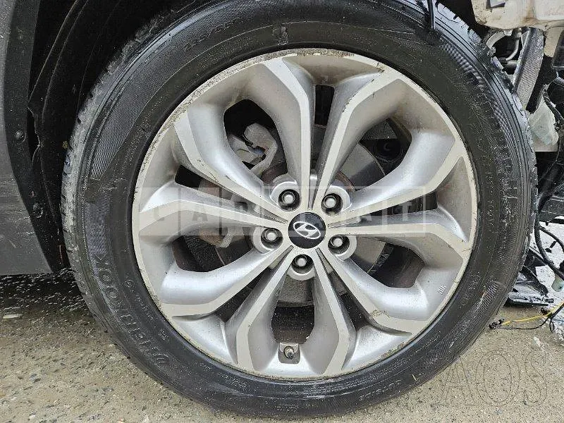 Photo 2 of 18: 2015 Hyundai Santa Fe, VIN KMHSW81UDFU517764 — Korean insurance auction