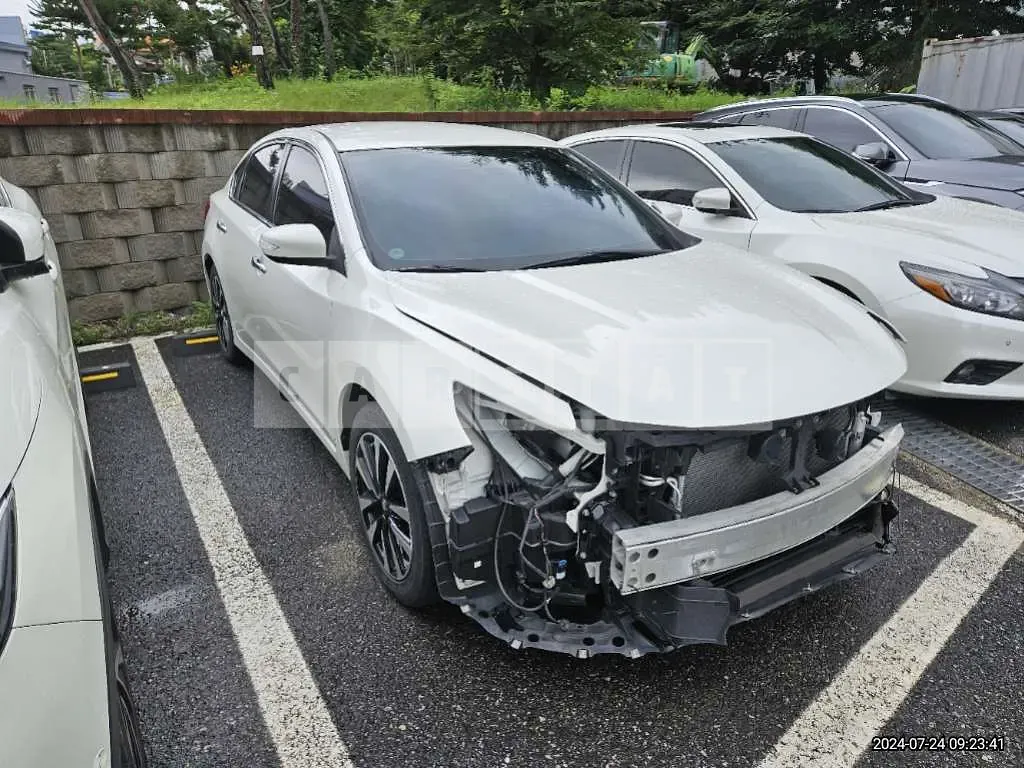 Photo 2 of 15: 2018 Nissan Altima 2.5 — Korean insurance auction
