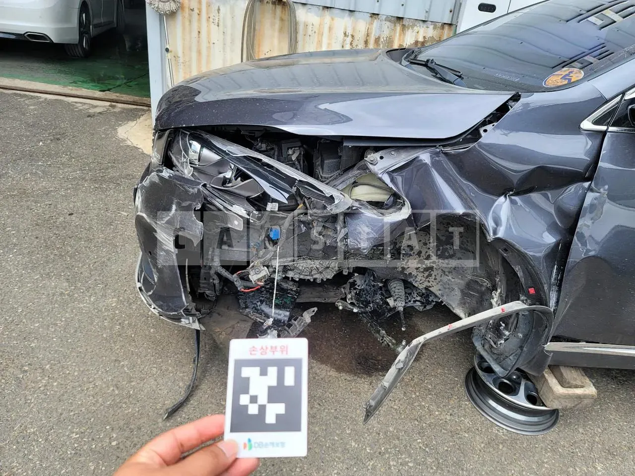 Photo 2 of 15: 2017 Kia Sorento, VIN KNAPS81BDJA402457 — Korean insurance auction